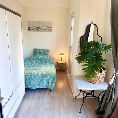 아파트 Entire House Next To Metro Station *