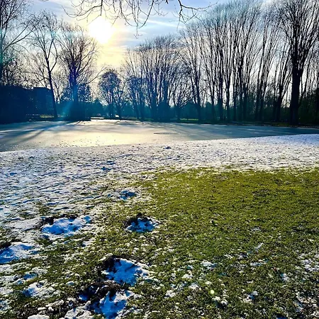 아파트 Entire House Next To Metro Station 로테르담