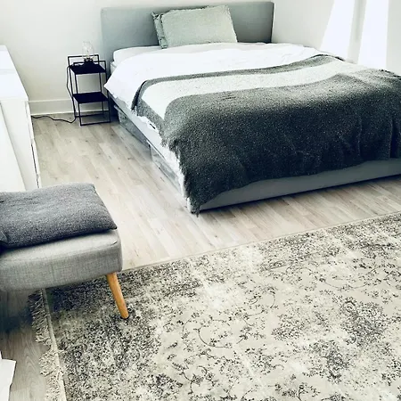 Entire House Next To Metro Station *