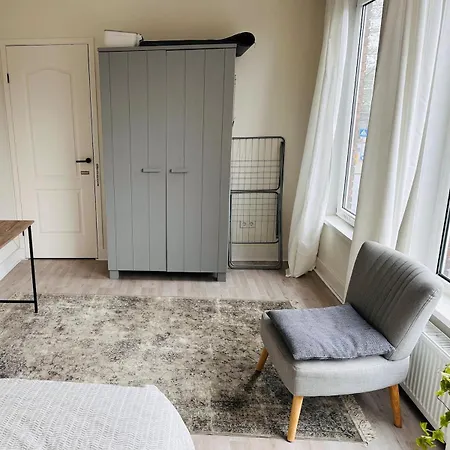 Entire House Next To Metro Station