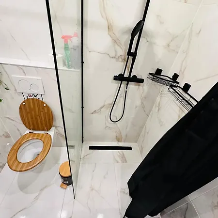 Entire House Next To Metro Station