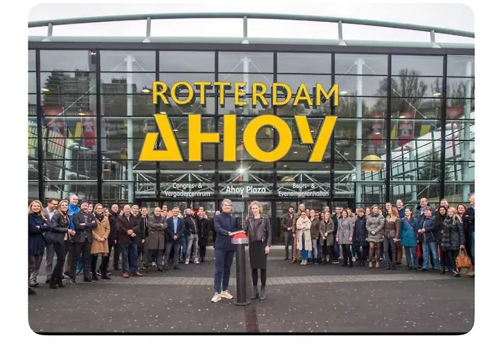 Entire House Next To Metro Station