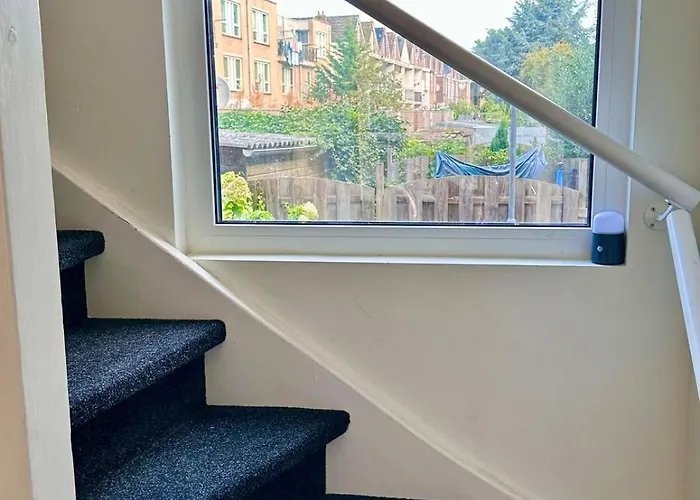 Appartement Entire House Next To Metro Station