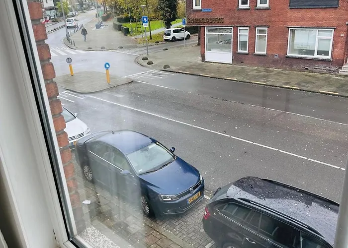 Entire House Next To Metro Station Appartement *