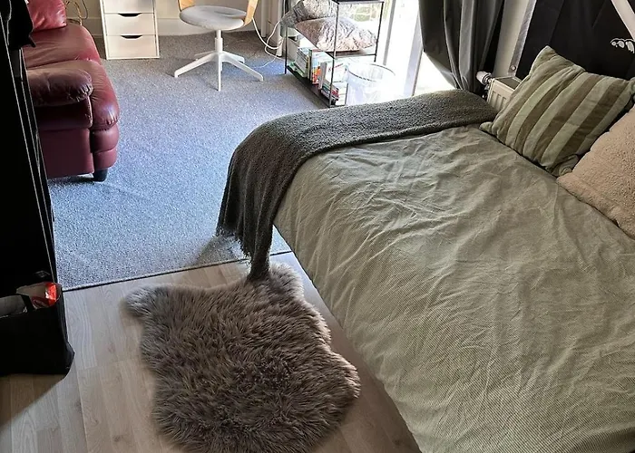 Entire House Next To Metro Station Apartment Rotterdam