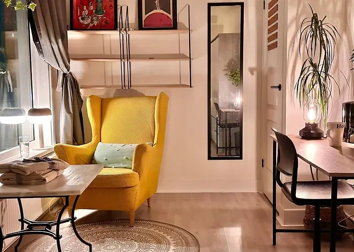 Entire House Next To Metro Station Apartment Rotterdam