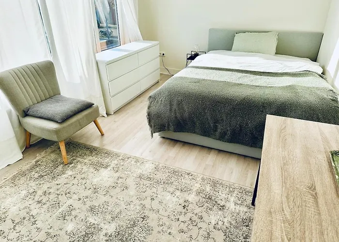 Entire House Next To Metro Station Apartment Rotterdam