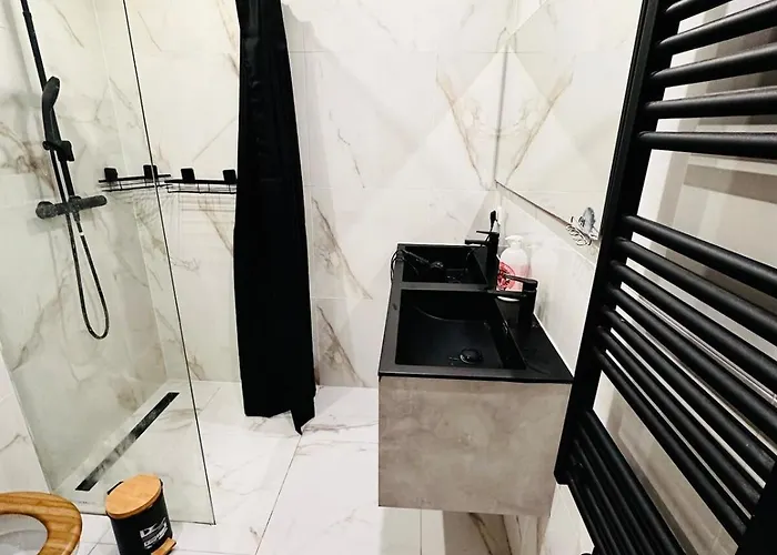 Entire House Next To Metro Station Rotterdam