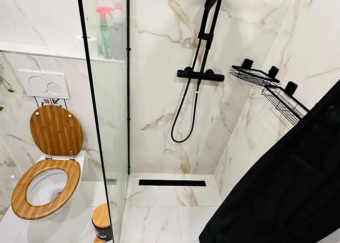 Entire House Next To Metro Station