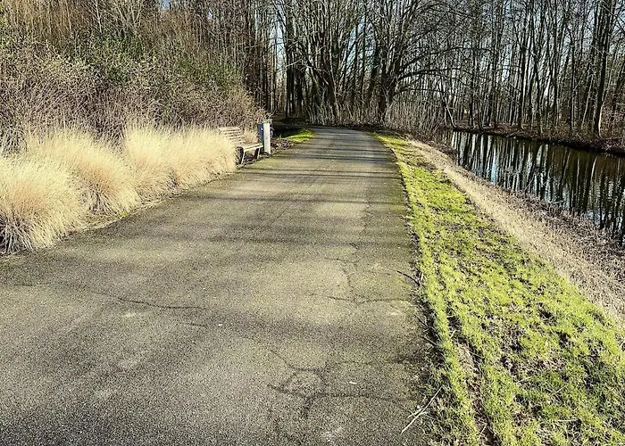 Appartement Entire House Next To Metro Station