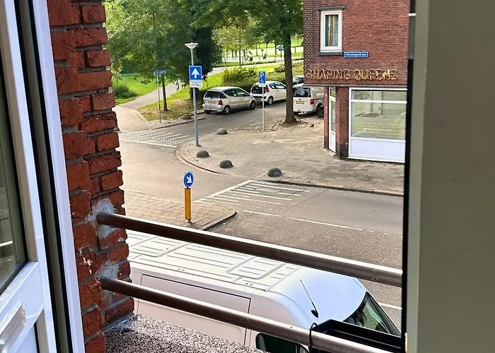 Entire House Next To Metro Station Rotterdam