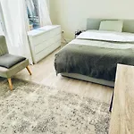 Entire House Next To Metro Station Apartment Rotterdam