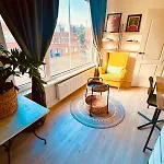 Entire House Next To Metro Station Apartment *
