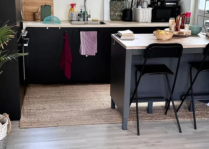 公寓 Entire House Next To Metro Station