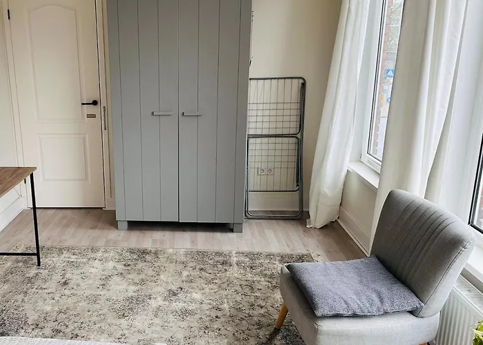 Entire House Next To Metro Station